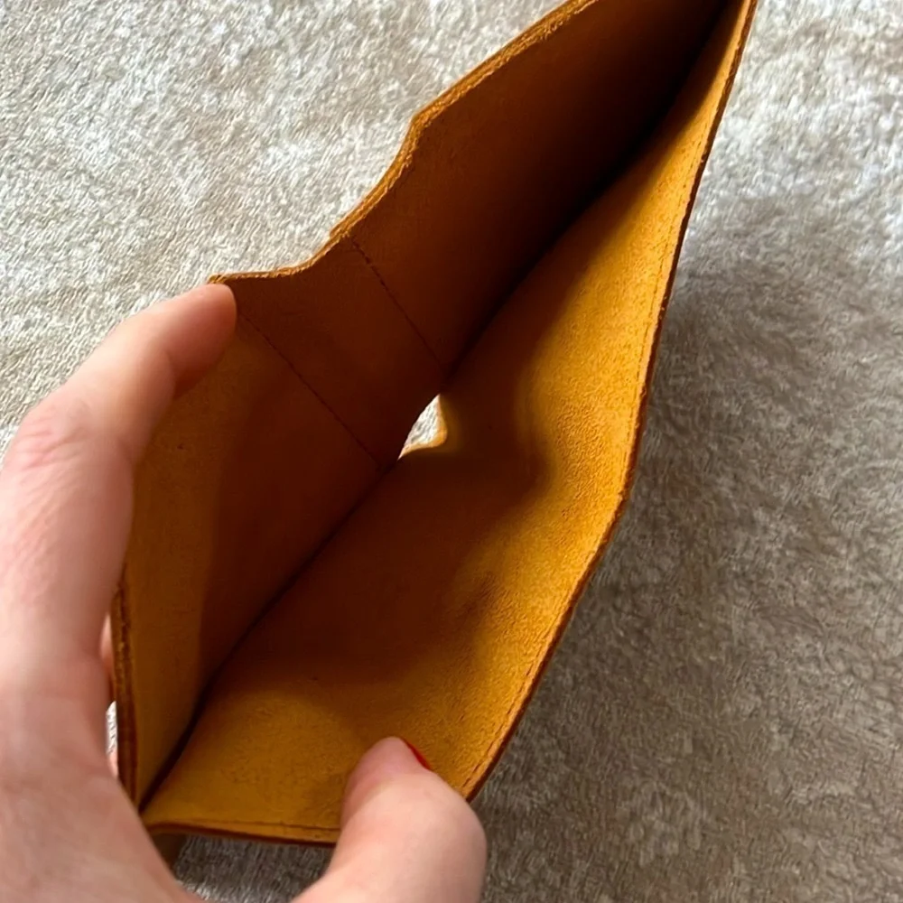 NWOT Genuine Leather Men’s Bifold Wallet Cognac Vintage Slim Minimalist